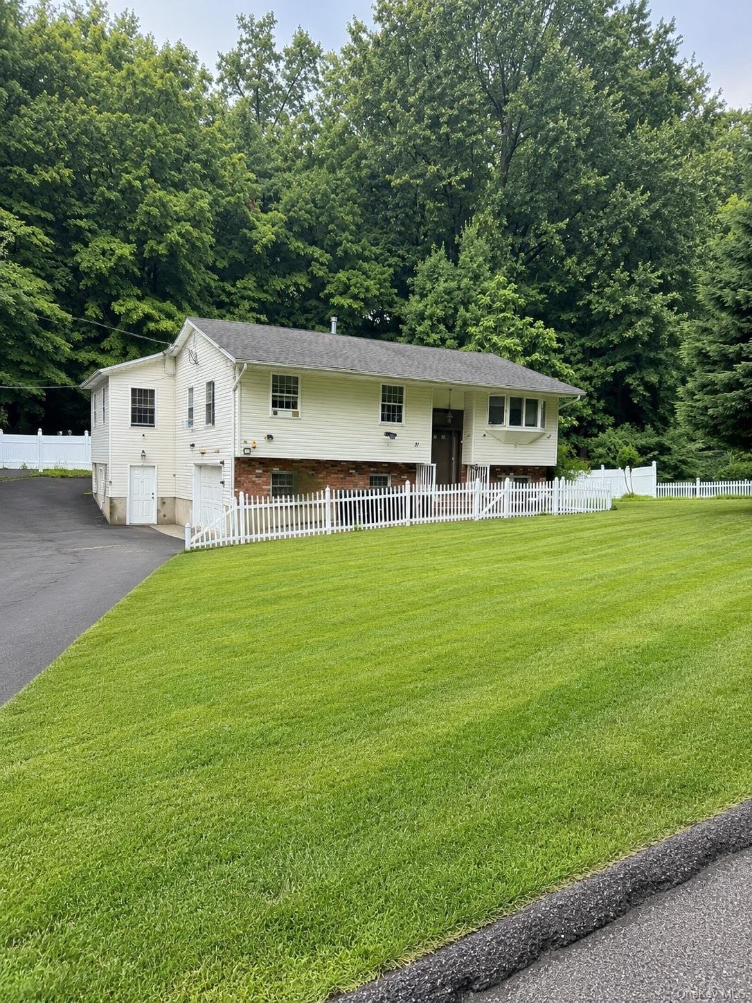 Apartment in Airmont, New York, United States 2 - 18496527
