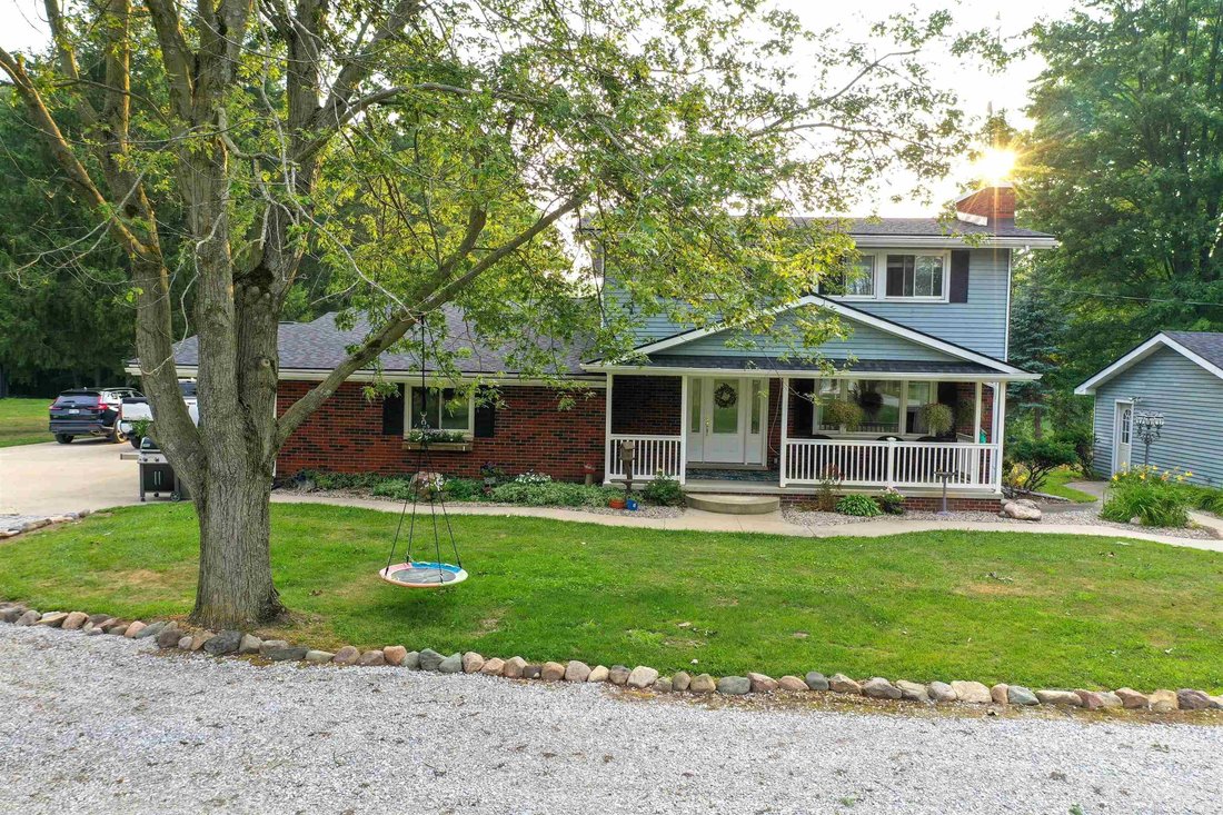 House in Yale, Michigan, United States 2 - 18496559