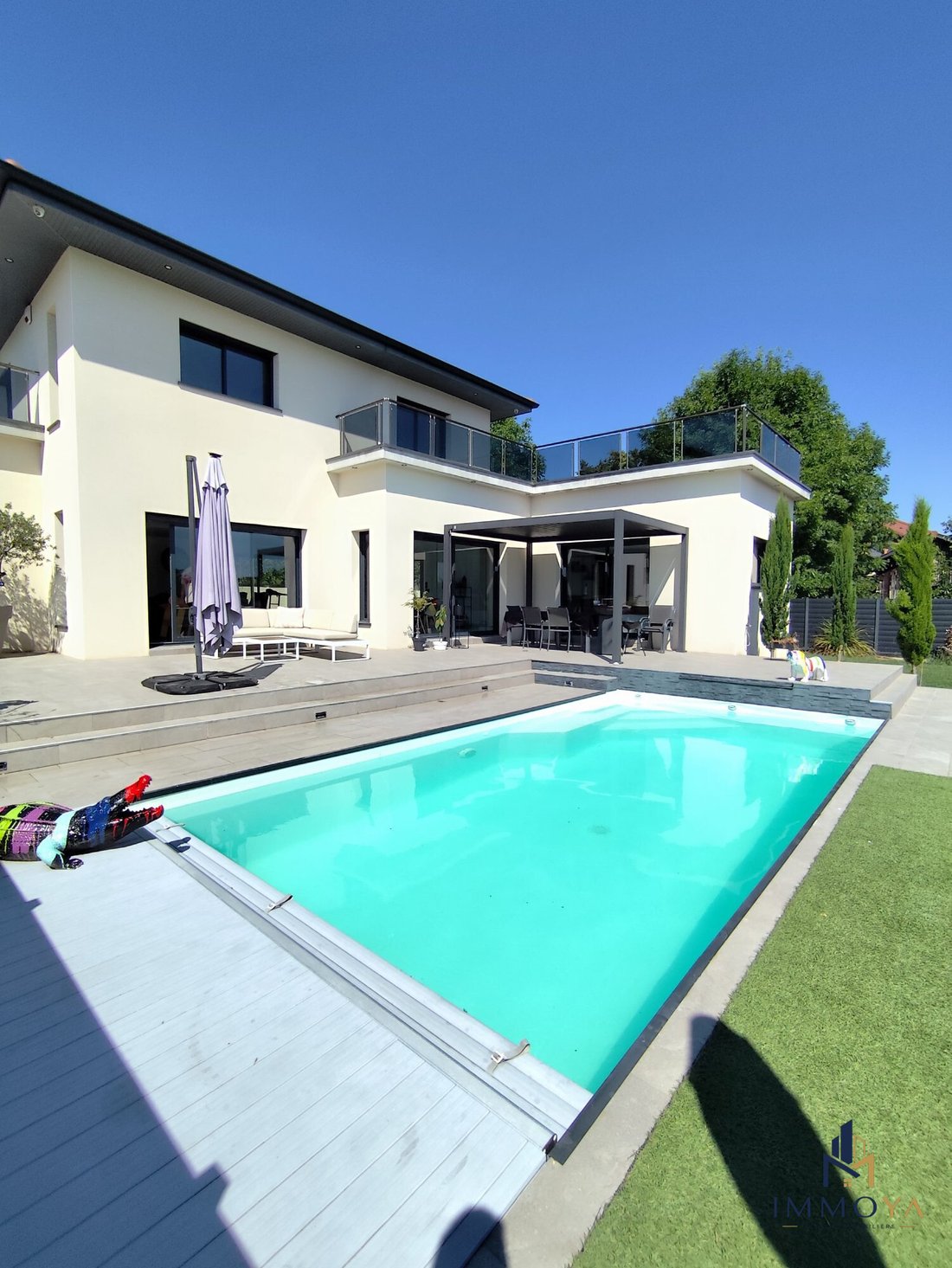Villa in Viriville, Auvergne-Rhône-Alpes, France 1 - 18496103