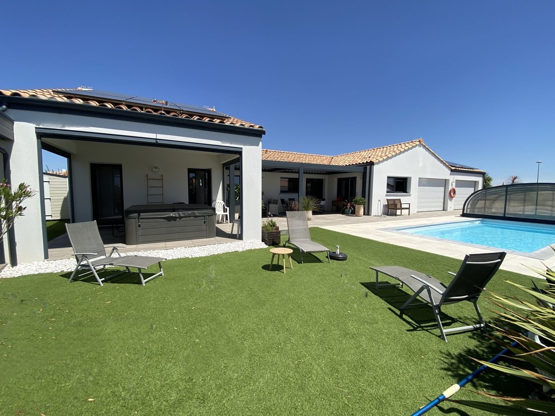 House in Brem-sur-Mer, Pays de la Loire, France 1 - 18496095