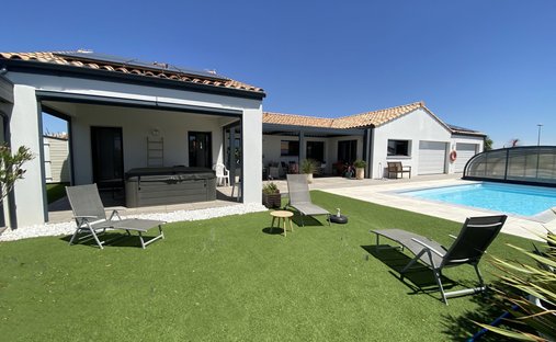 House in Brem-sur-Mer, Pays de la Loire, France 1