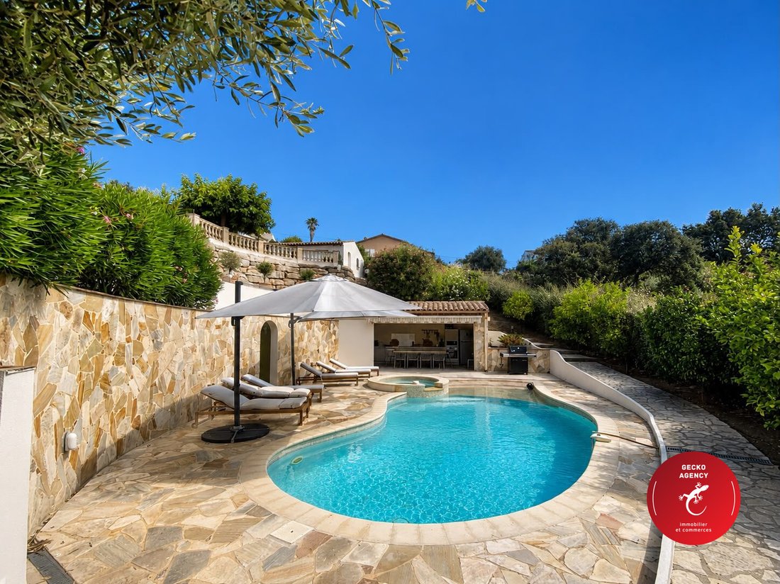 Villa in Ville-Les Saquedes-Le Bouillonnet, Sainte-Maxime, France 1 - 18496182