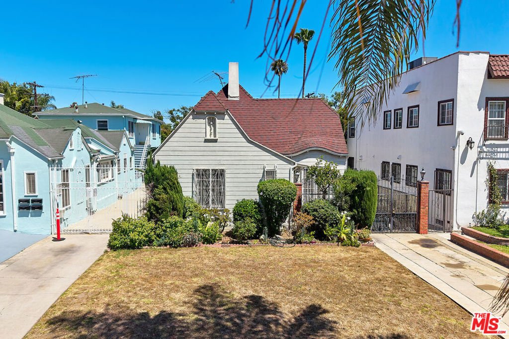 Los Angeles, California, United States 3 - 18497341