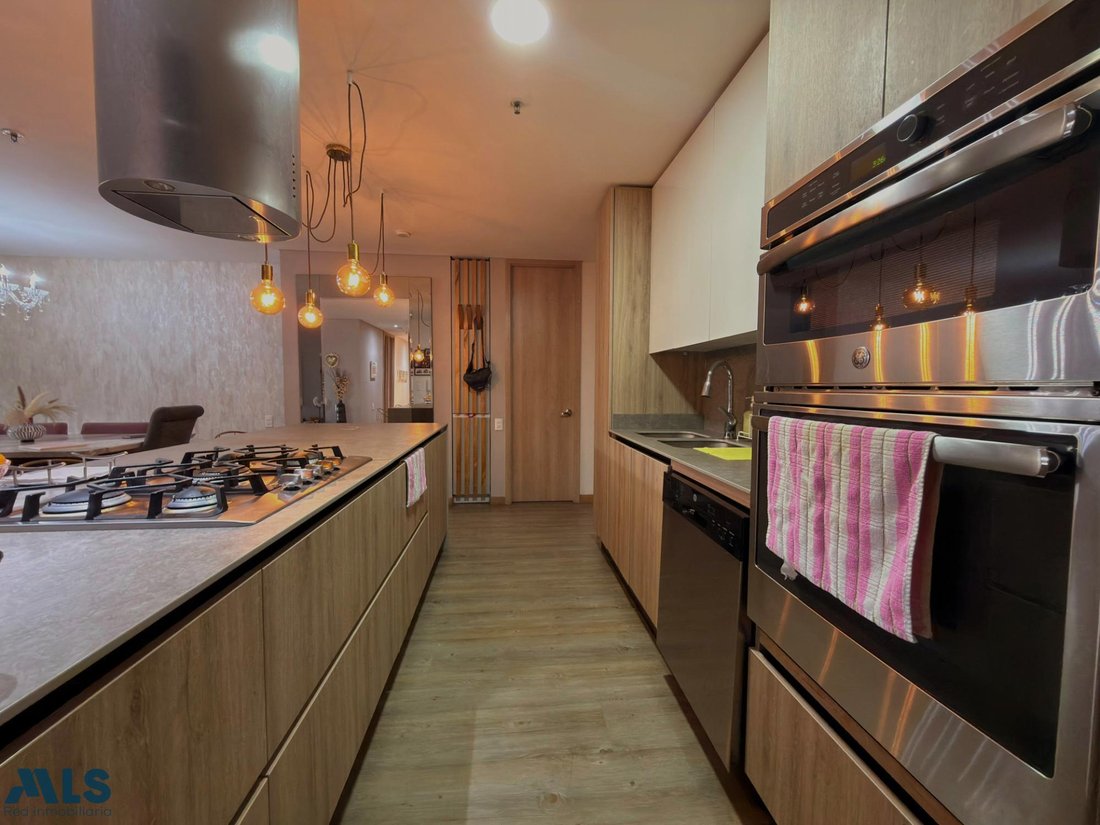 Apartment in Medellín, Antioquia, Colombia 4 - 18497638