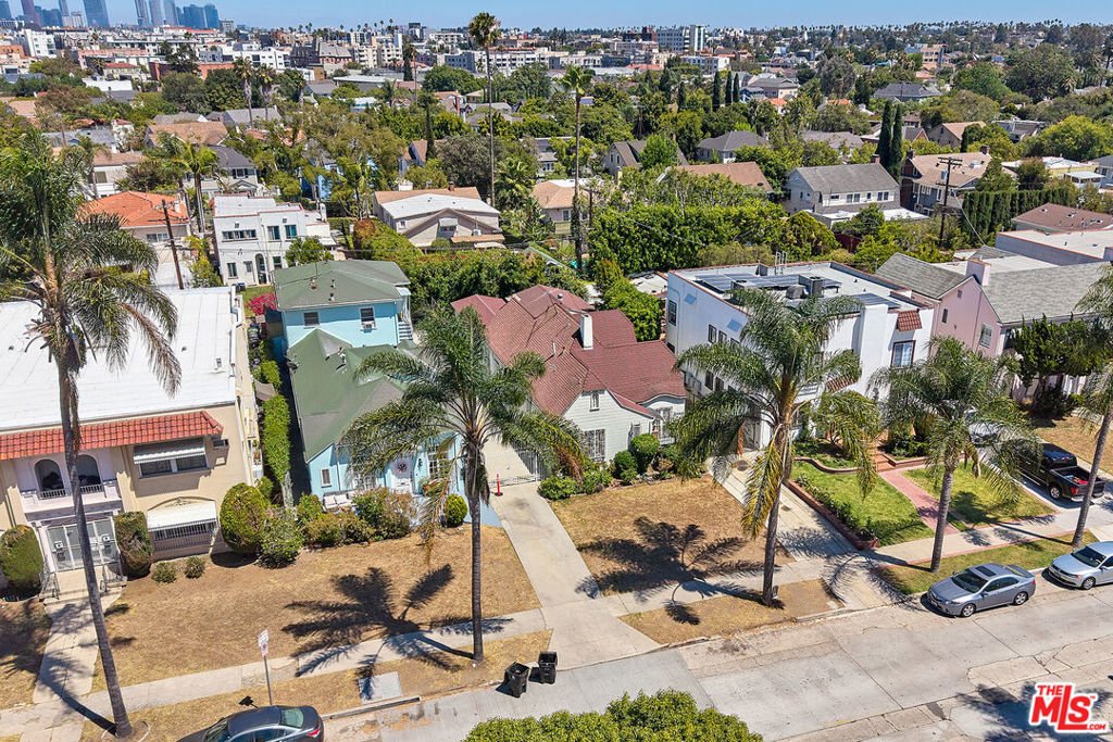 Los Angeles, California, United States 5 - 18497341