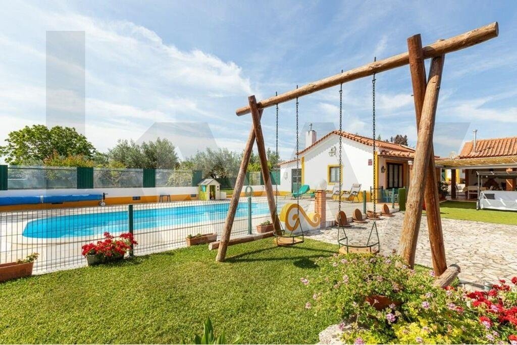 Townhouse in Povoa da Isenta, Santarem District, Portugal 1 - 18497534