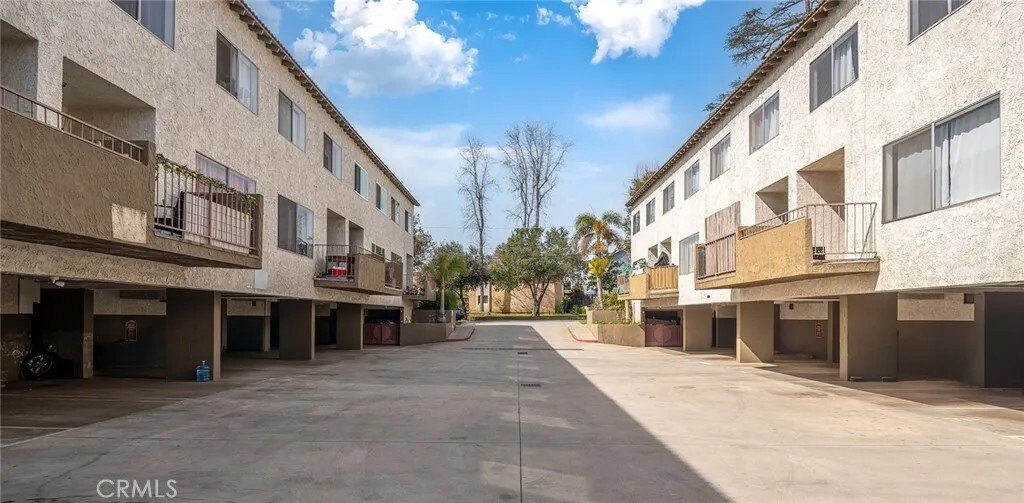 Altadena, California, United States 2 - 18497061