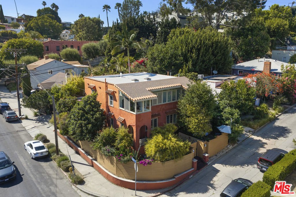 Los Angeles, California, United States 3 - 18497336