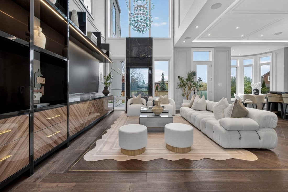 House in Oakville, Ontario, Canada 5 - 18497485