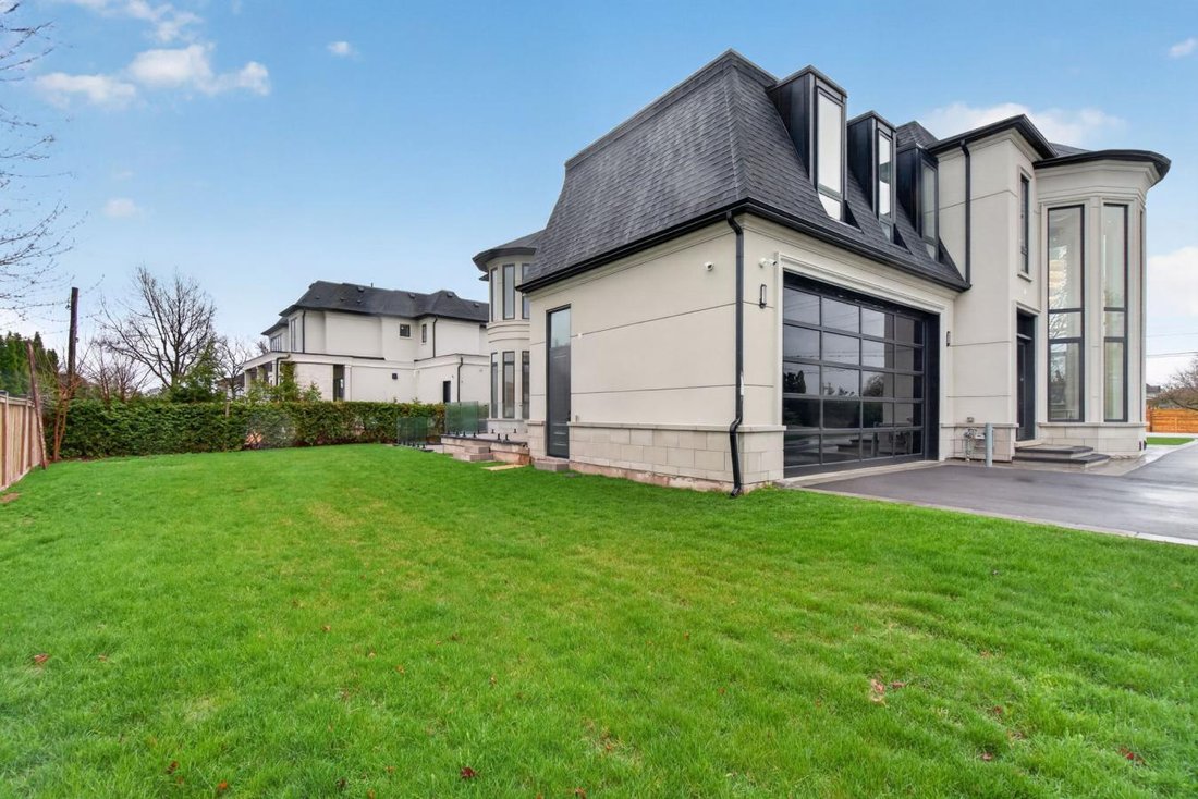 House in Oakville, Ontario, Canada 3 - 18497485