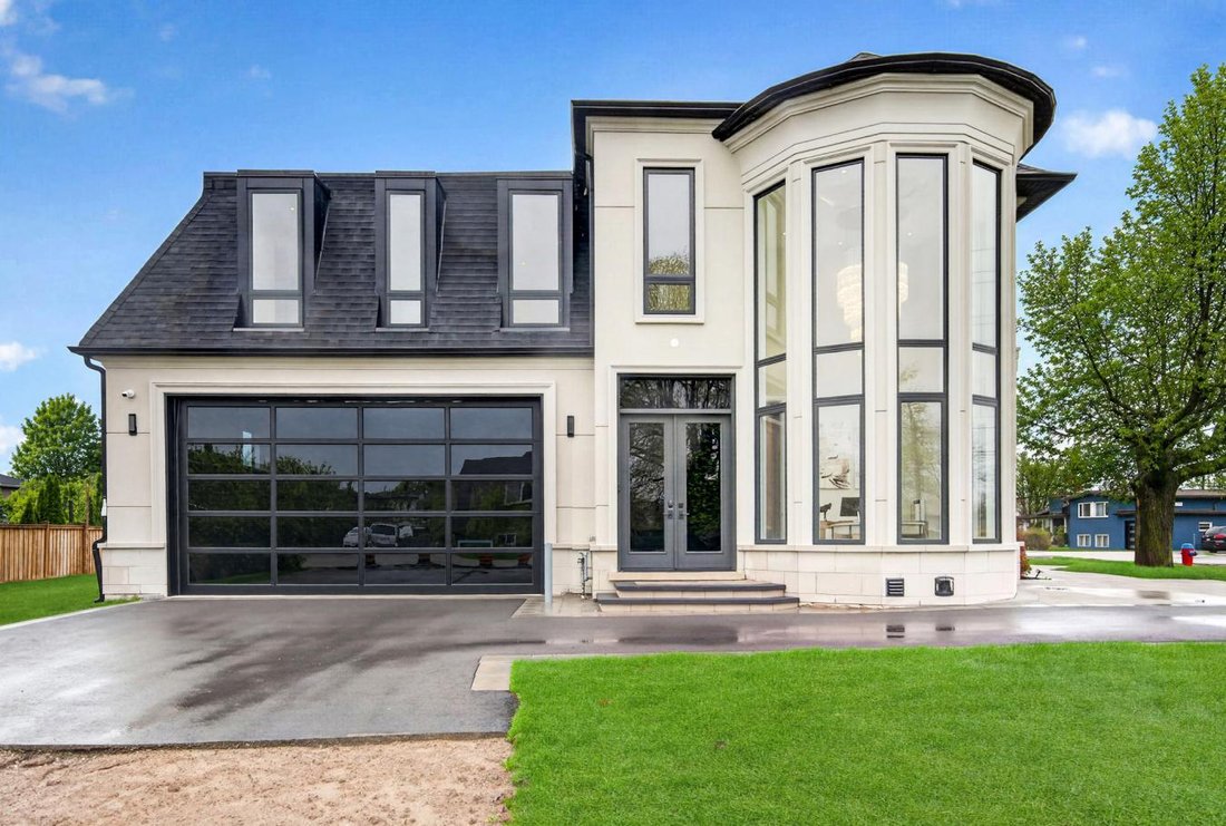 House in Oakville, Ontario, Canada 2 - 18497485