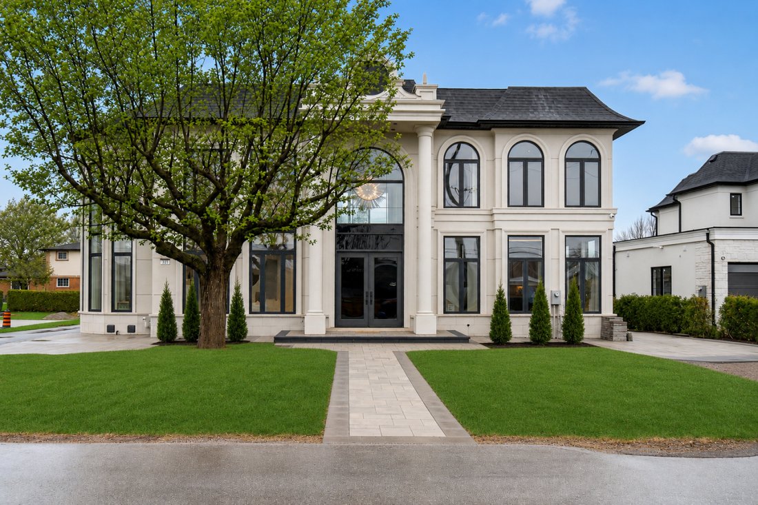 House in Oakville, Ontario, Canada 1 - 18497485