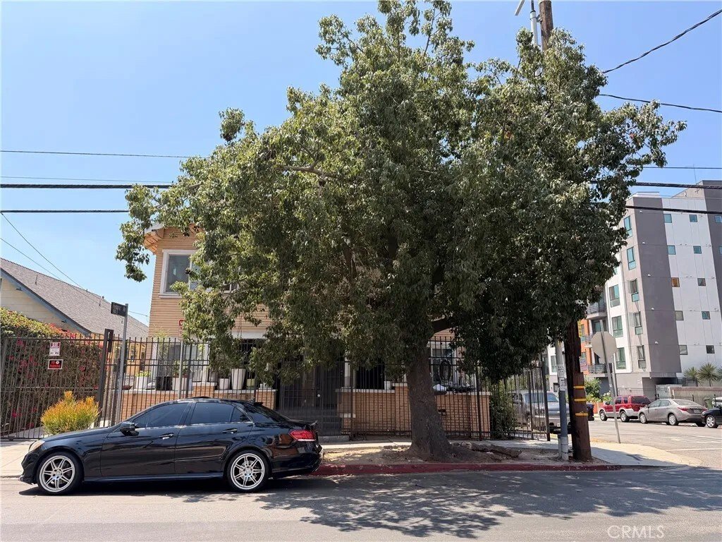 Los Angeles, California, United States 2 - 18497109