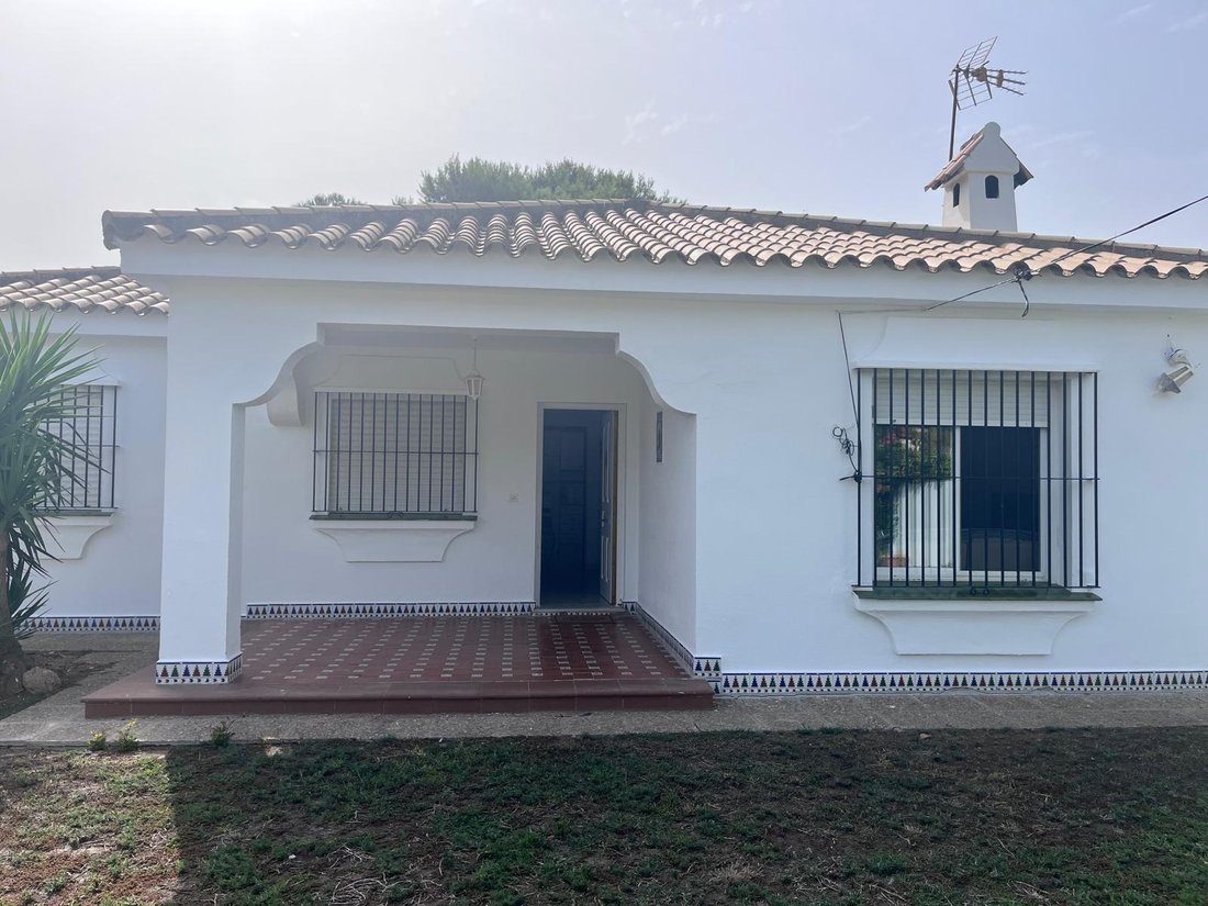 Villa in Chiclana de la Frontera, Andalusia, Spain 1 - 18496890
