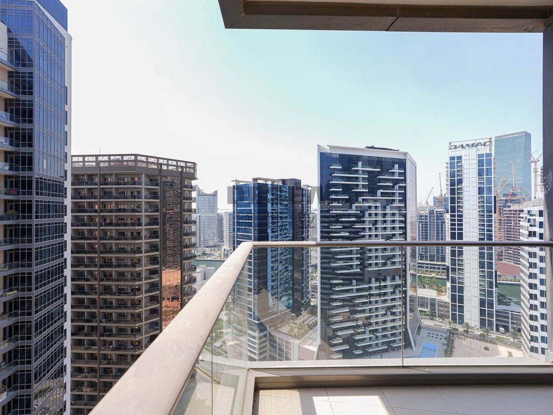 Apartment in Downtown Dubai, Dubai, United Arab Emirates 1 - 18496877