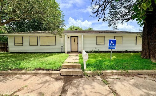 House in West Columbia, Texas, United States 1