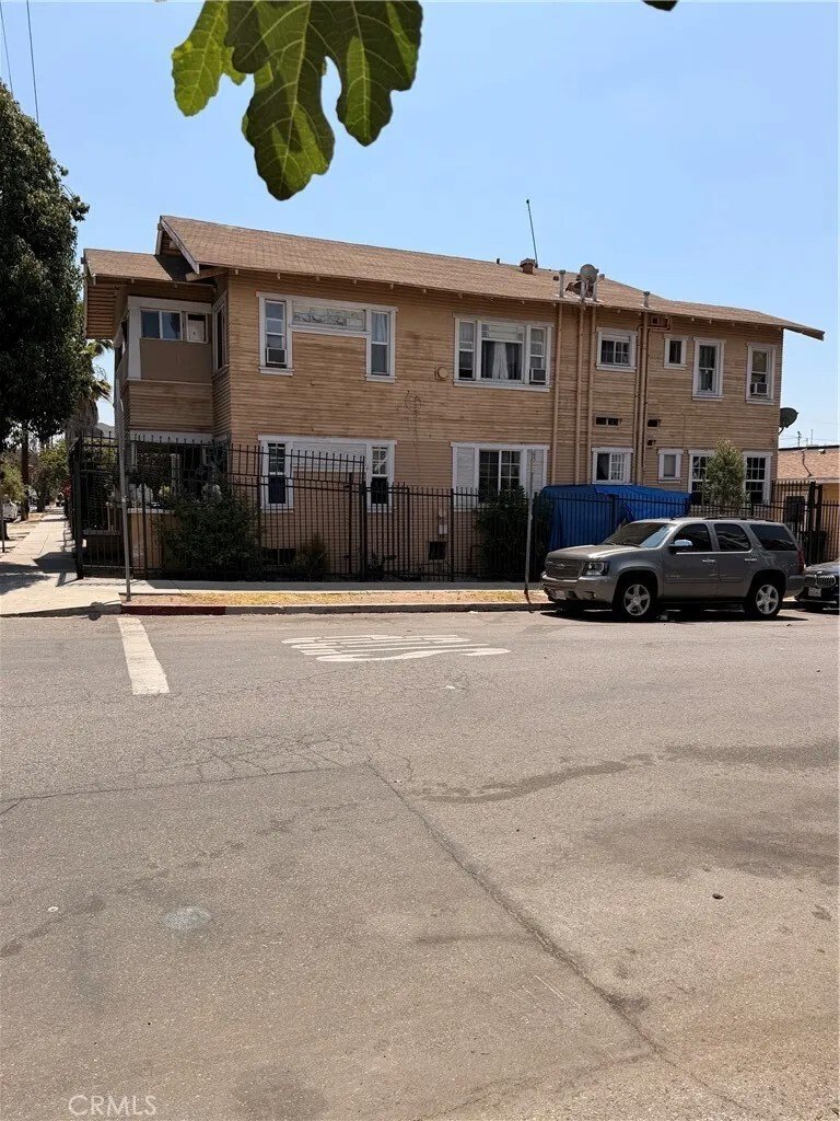 Los Angeles, California, United States 1 - 18497109