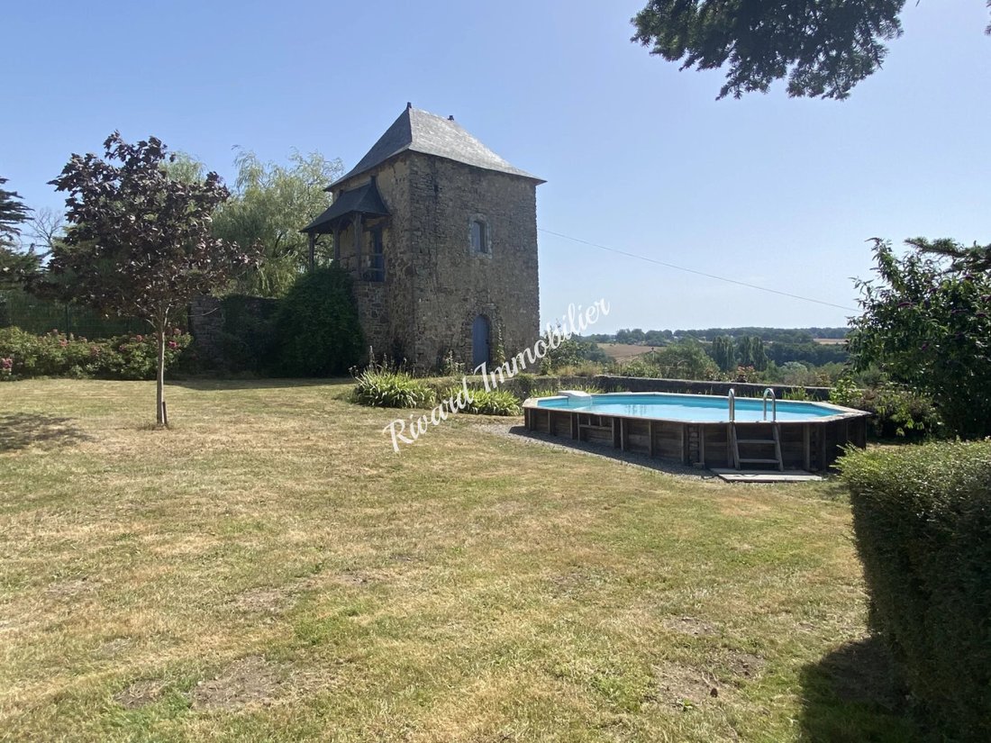 House in Sainte-Suzanne-et-Chammes, Pays de la Loire, France 4 - 18496871