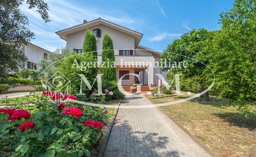 House in Calcinaia, Tuscany, Italy 1