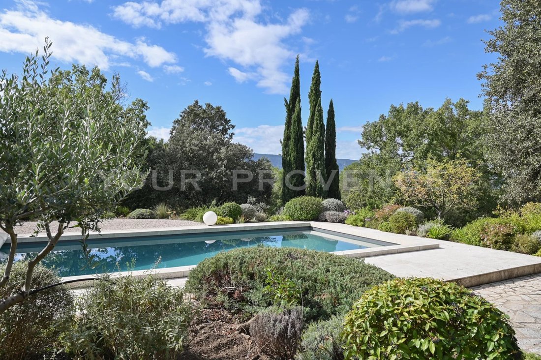 Estate in Goult, Provence-Alpes-Côte d'Azur, France 1 - 18496855