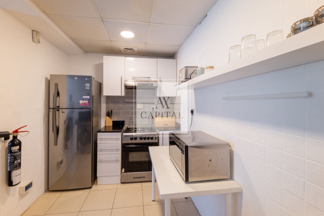 Apartment in Umm Suqeim, Dubai, United Arab Emirates 5 - 18497520