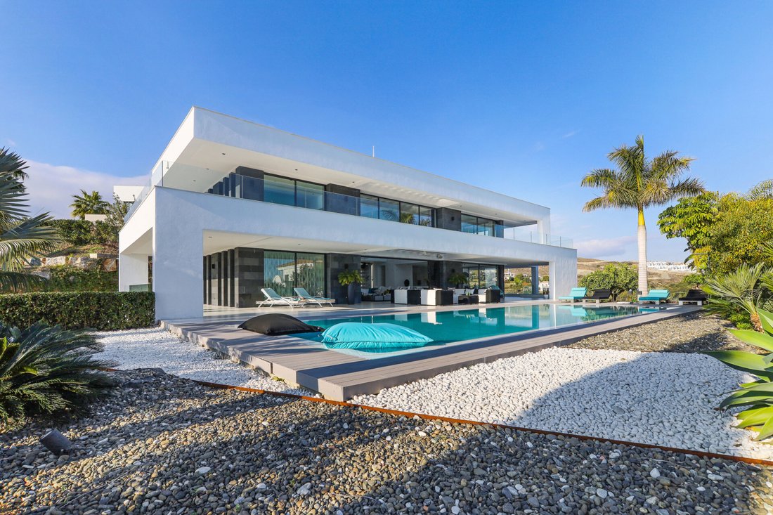 Villa in Benahavis, Andalusia, Spain 1 - 18497658