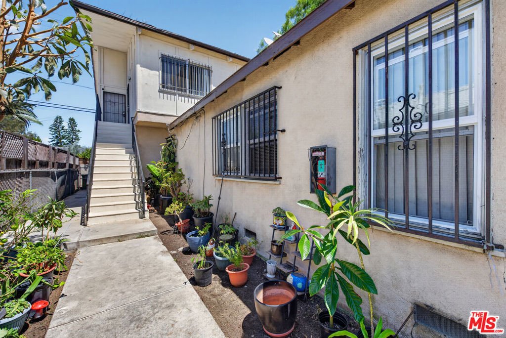 Los Angeles, California, United States 5 - 18497359