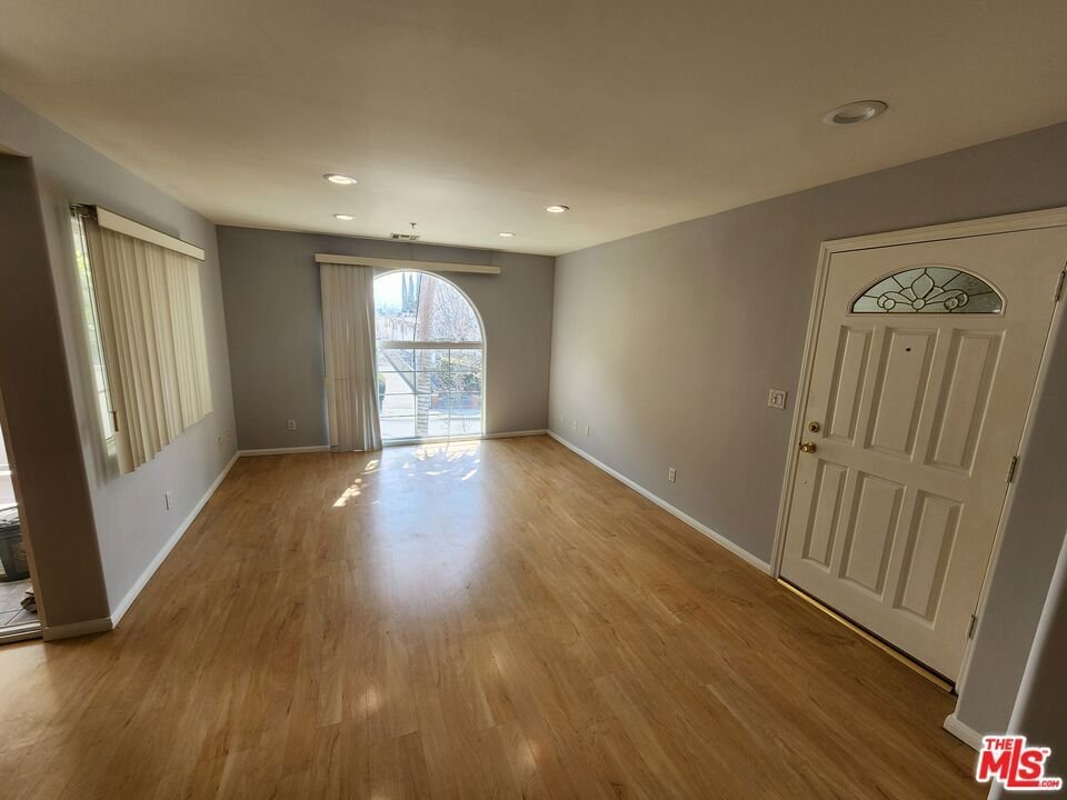 Burbank, California, United States 5 - 18497322