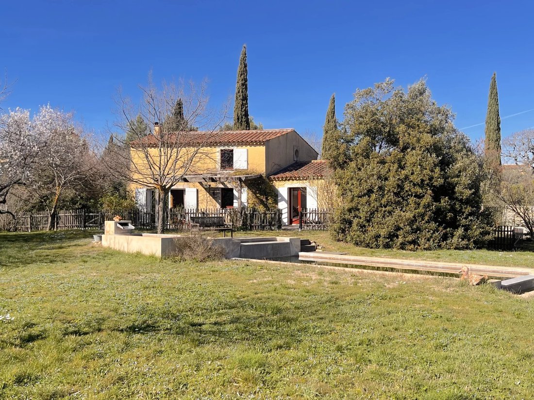 House in Lacoste, Provence-Alpes-Côte d'Azur, France 1 - 18496873