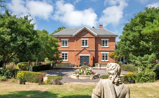 House in Ruddington, England 1