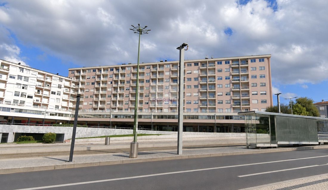 Apartment in Mafamude e Vilar do Paraiso, Porto District, Portugal 1 - 18497036