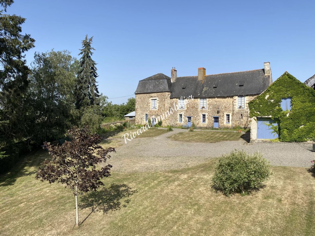 House in Sainte-Suzanne-et-Chammes, Pays de la Loire, France 1 - 18496871