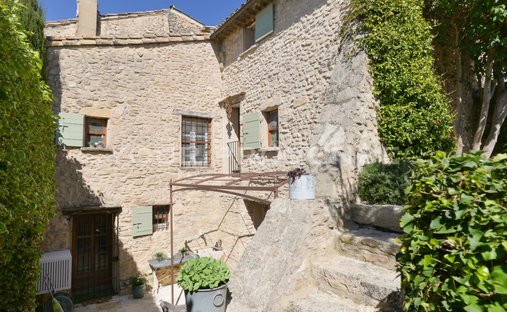 House in Lagnes, Provence-Alpes-Côte d'Azur, France 1