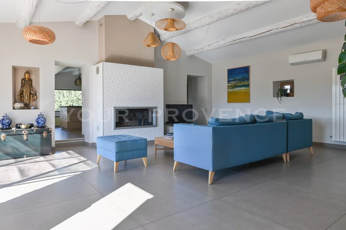 Estate in Goult, Provence-Alpes-Côte d'Azur, France 5 - 18496855