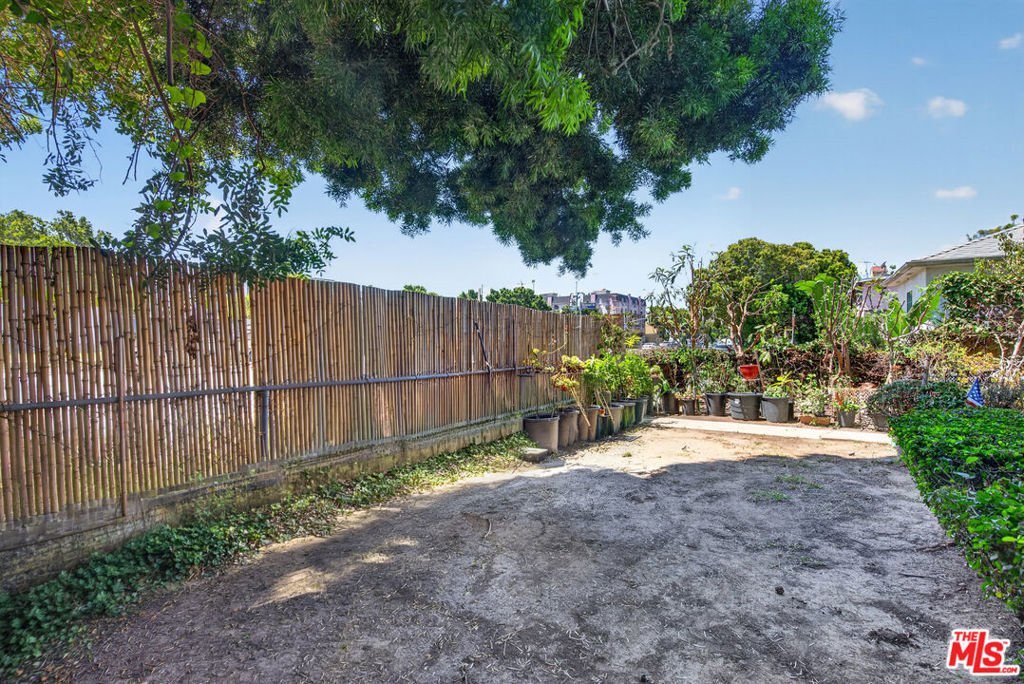 Los Angeles, California, United States 2 - 18497359