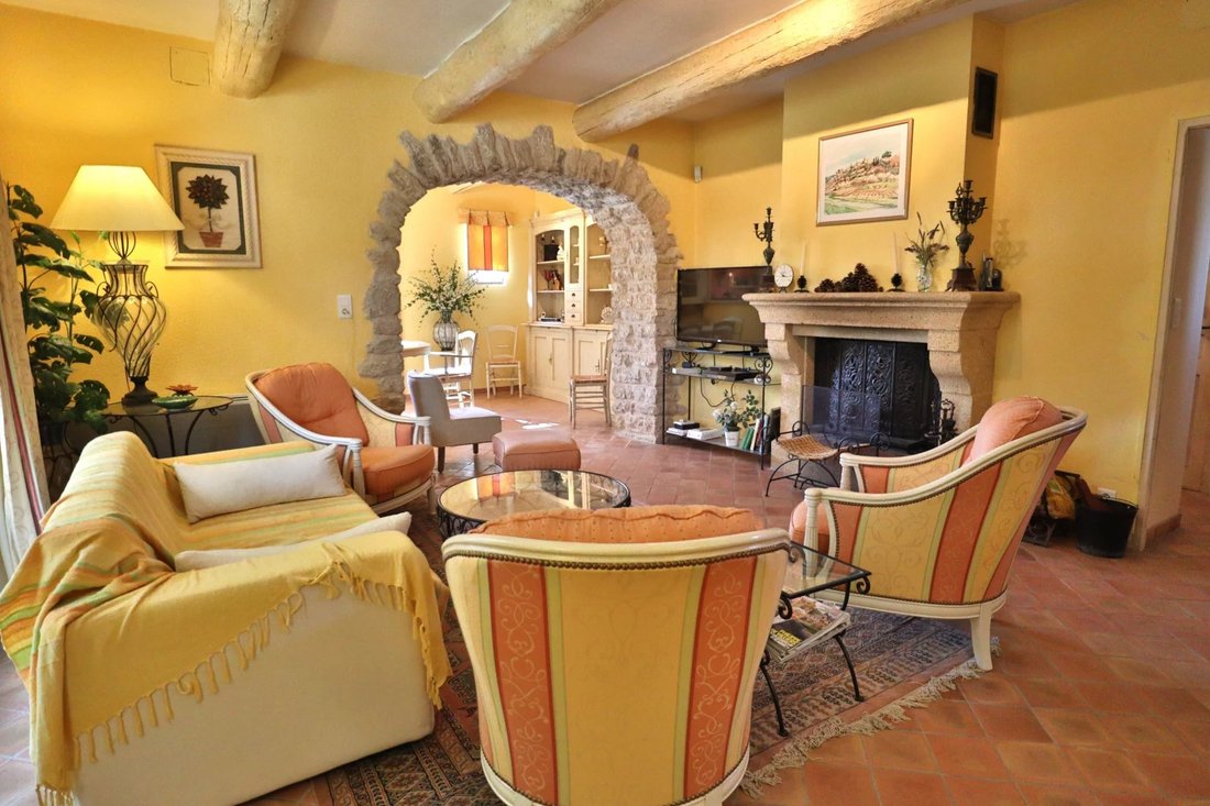 House in Robion, Provence-Alpes-Côte d'Azur, France 4 - 18496895