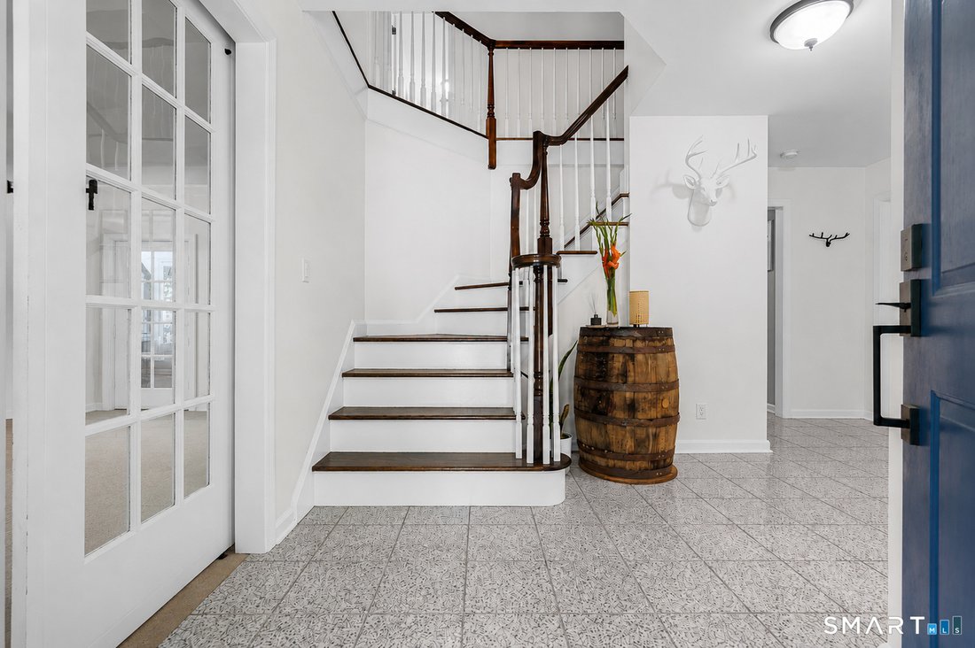 House in Shelton, Connecticut, United States 2 - 18497222