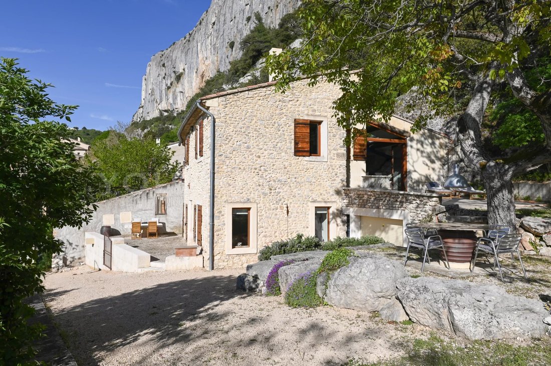 House in Lioux, Provence-Alpes-Côte d'Azur, France 4 - 18496866