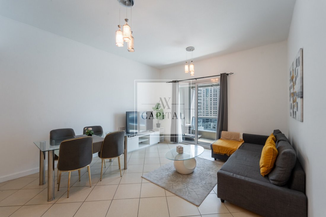 Apartment in Umm Suqeim, Dubai, United Arab Emirates 2 - 18497520