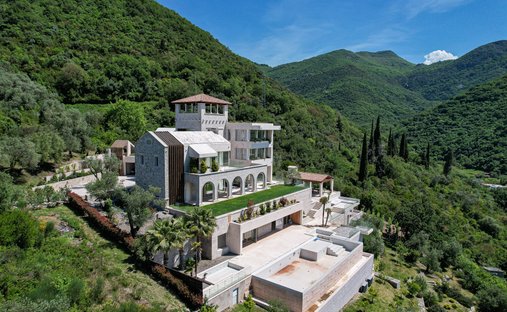 Villa in Tivat, Tivat Municipality, Montenegro 1