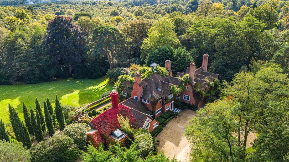 House in Whiteley Village, Elmbridge, England 1 - 18497796