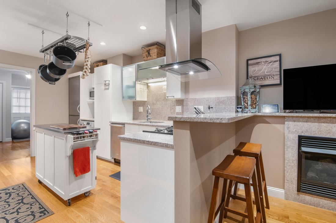 Condo in Boston, Massachusetts, United States 5 - 18497744