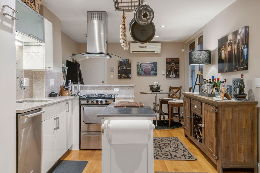Condo in Boston, Massachusetts, United States 1 - 18497744