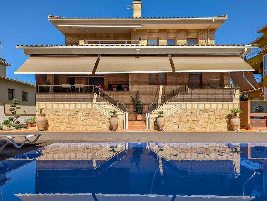 Chalet in Banyoles (District), Banyoles, Spain 1 - 18497848