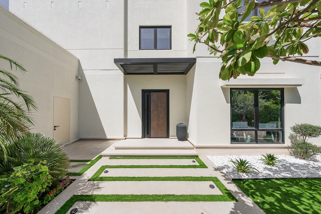 Villa in The Meadows, Dubai, United Arab Emirates 2 - 18497977