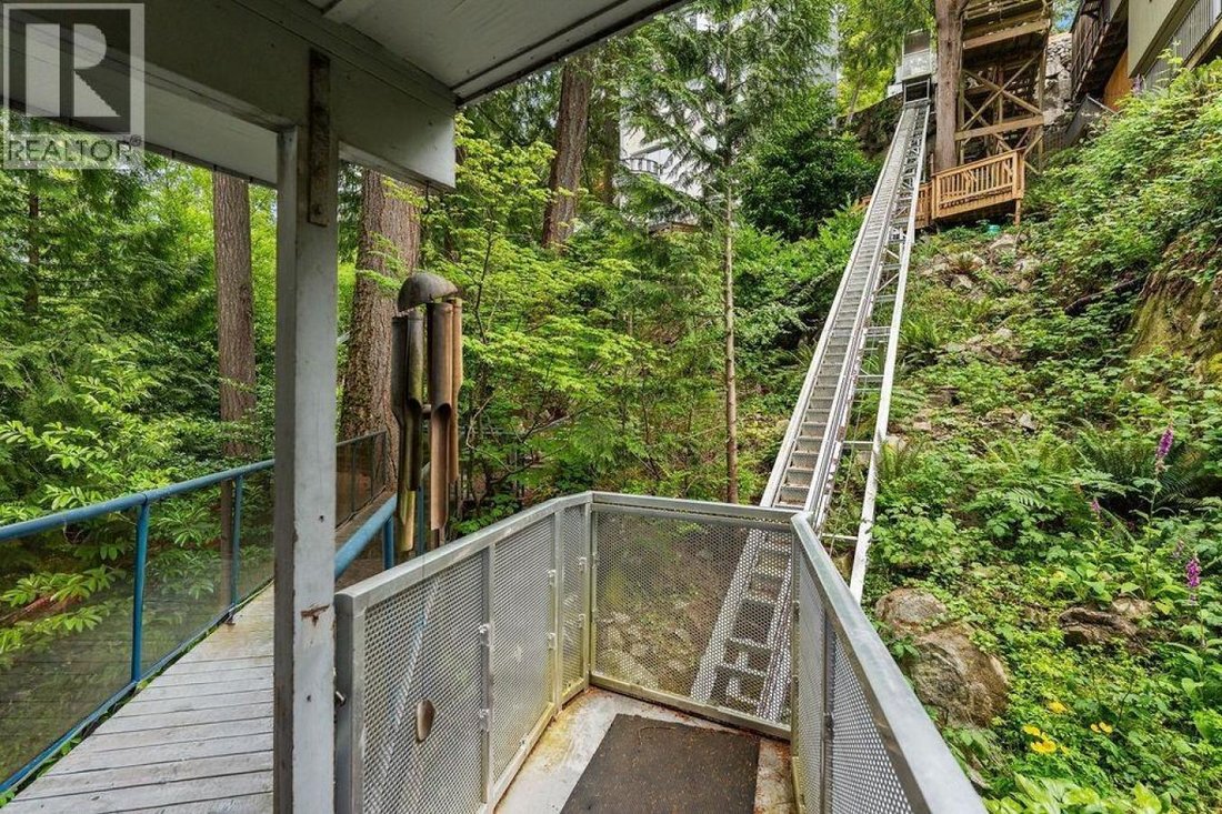 House in North Vancouver, British Columbia, Canada 2 - 18497802