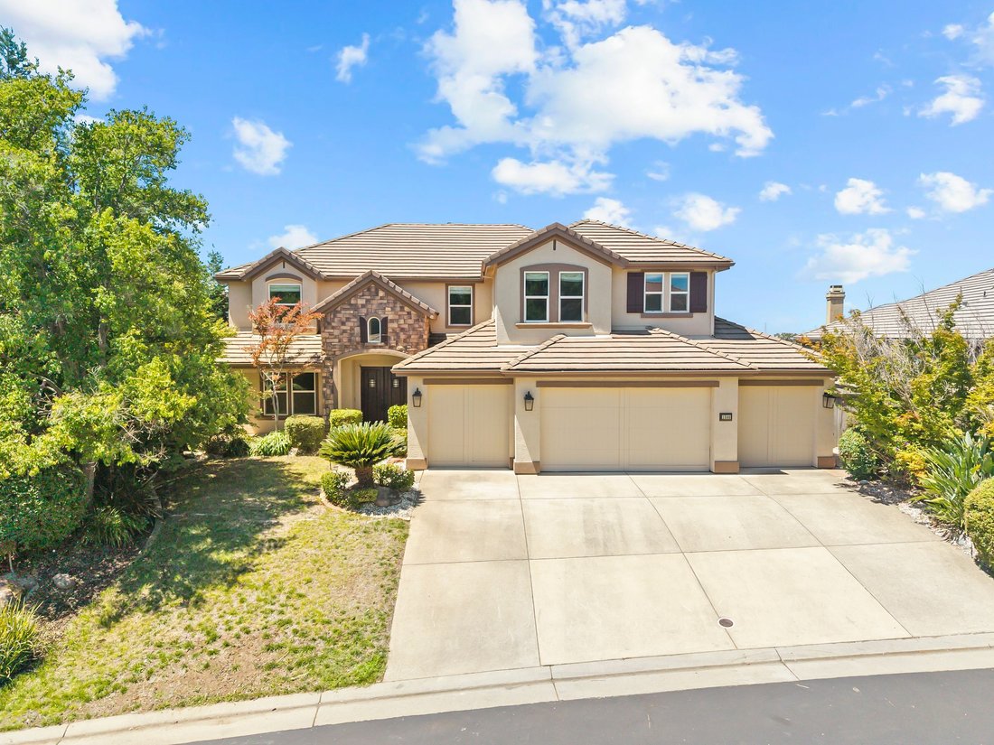 Roseville, California, United States 1 - 18497703