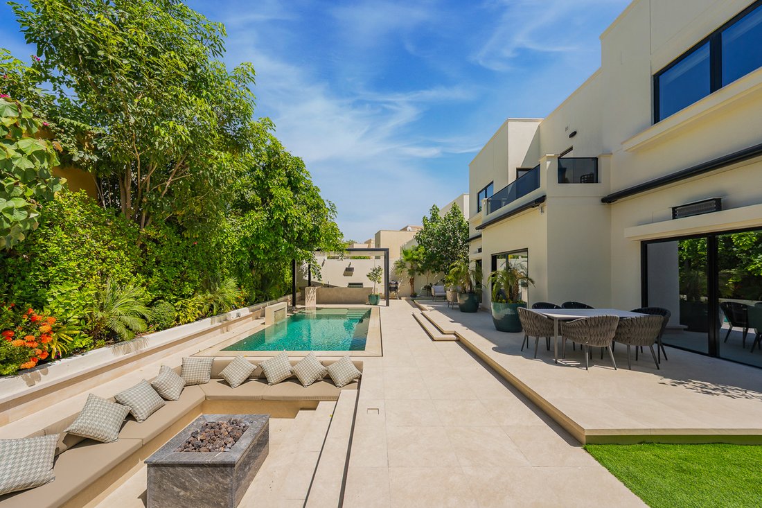 Villa in The Meadows, Dubai, United Arab Emirates 1 - 18497977