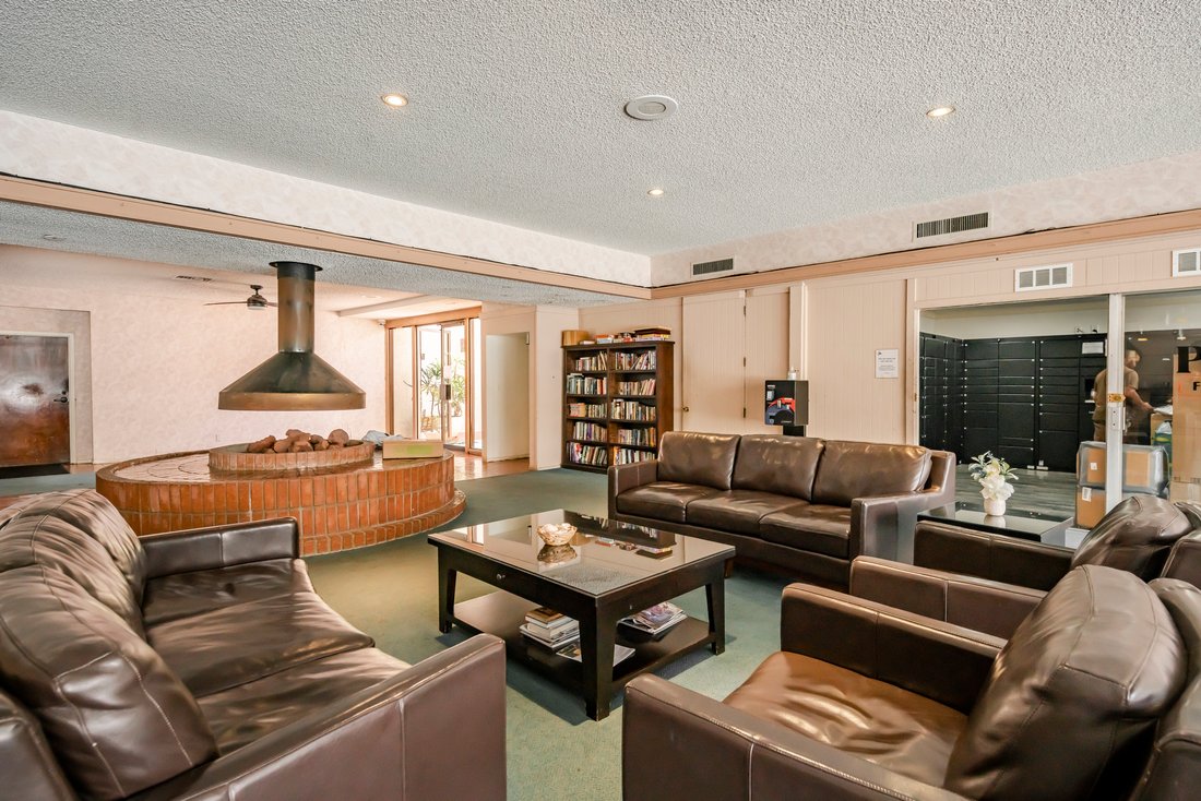Condo in Los Angeles, California, United States 5 - 18497734