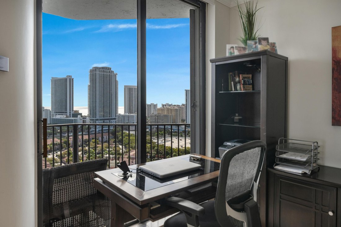 Condo in Hallandale Beach, Florida, United States 4 - 18497728